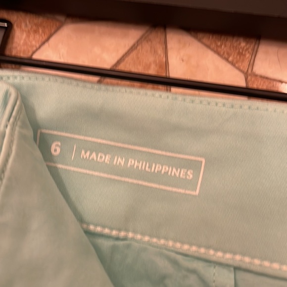 Vineyard Vines size 6 Women’s 5” Everyday Short Crystal Blue. Gently used - Picture 6 of 9